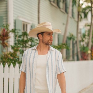 Dustin Lynch